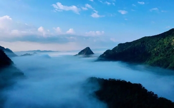 影(yǐng)視(shì)明(míng)星紮堆拍(pāi)戲、頂流網紅(hóng)争相(xiàng)打卡，勐遠(yuǎn)仙境的(de)美(měi)實在是(shì)藏不(bù)住
